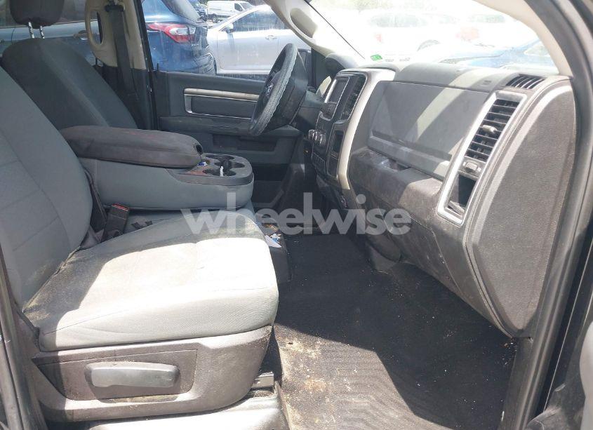 Photo 5 of 2019 Ram 1500 CLASSIC SLT 4X2 6'4 BOX (VIN 1C6RR6TT5KS561556)