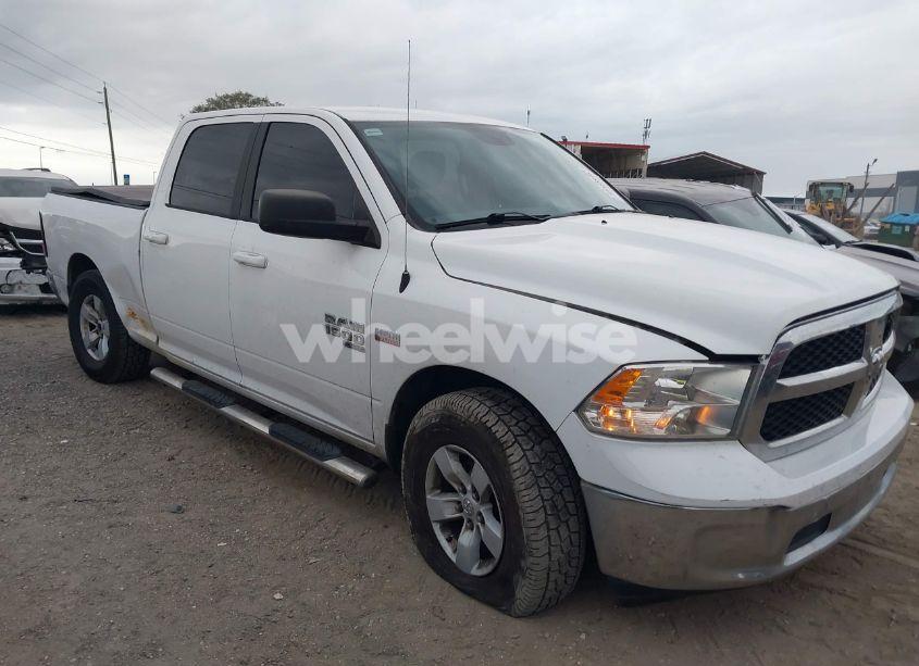 2019 Ram 1500 CLASSIC SLT 4X2 6'4 BOX (VIN 1C6RR6TT5KS571875) main photo