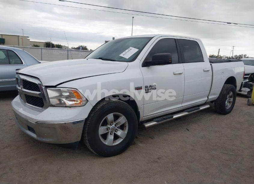 Photo 2 of 2019 Ram 1500 CLASSIC SLT 4X2 6'4 BOX (VIN 1C6RR6TT5KS571875)