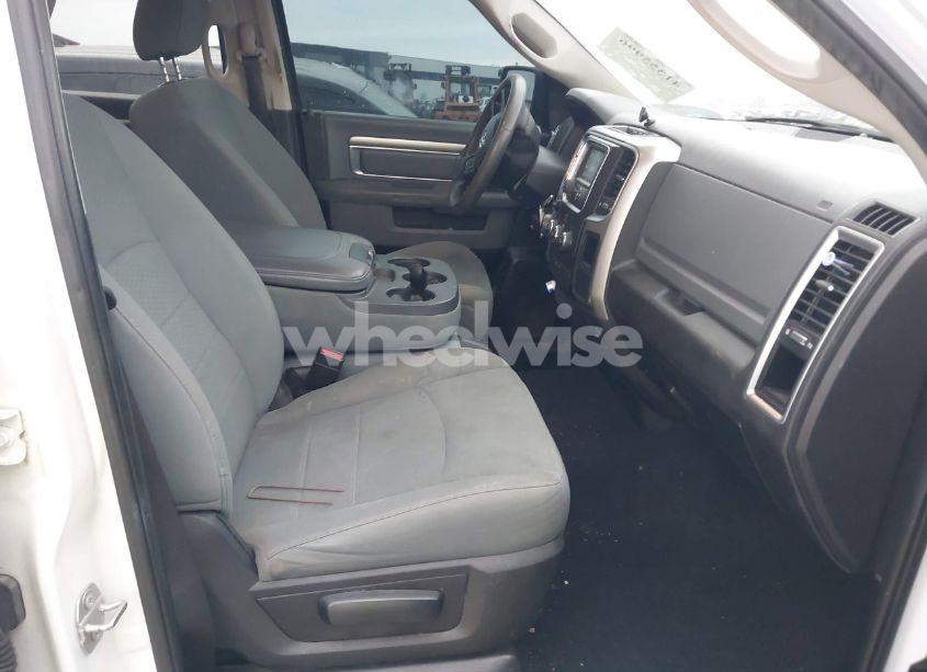 Photo 5 of 2019 Ram 1500 CLASSIC SLT 4X2 6'4 BOX (VIN 1C6RR6TT5KS571875)