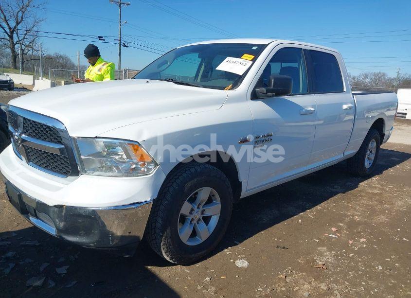 Photo 2 of 2019 Ram 1500 CLASSIC (VIN 1C6RR6TT5KS602932)