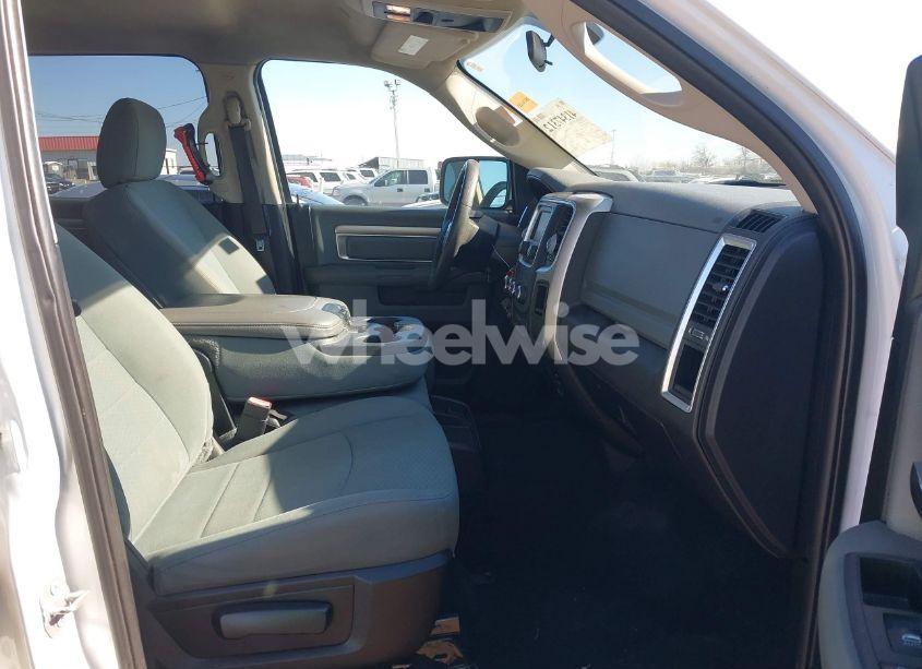 Photo 5 of 2019 Ram 1500 CLASSIC (VIN 1C6RR6TT5KS602932)