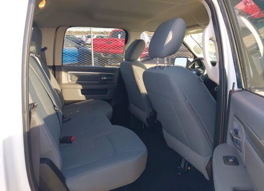 Photo 8 of 2019 Ram 1500 CLASSIC (VIN 1C6RR6TT5KS657252)