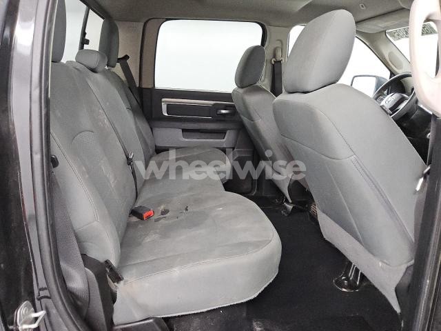 Photo 5 of 2019 RAM 1500 CLASSIC SLT (VIN 1C6RR6TT6KS593769)