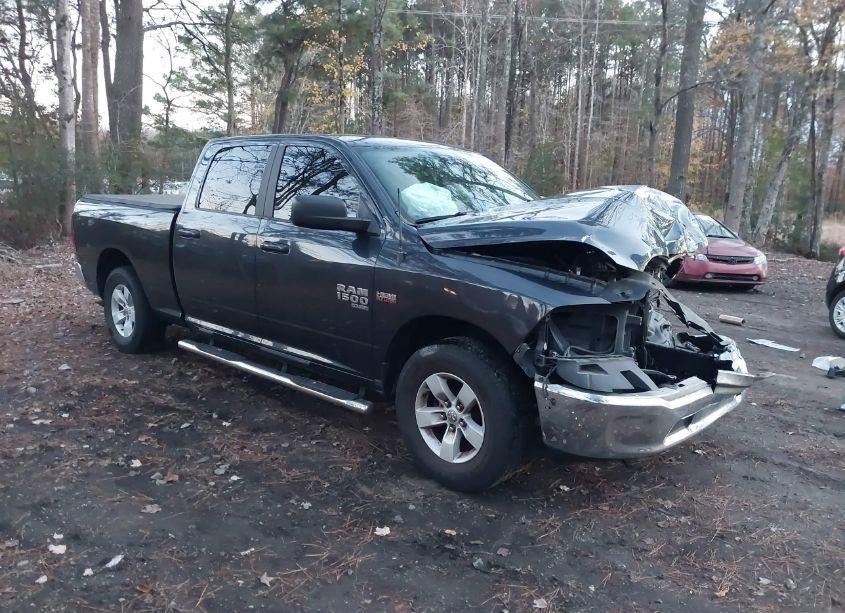 2019 Ram 1500 CLASSIC SLT 4X2 6'4 BOX (VIN 1C6RR6TT6KS711416) main photo