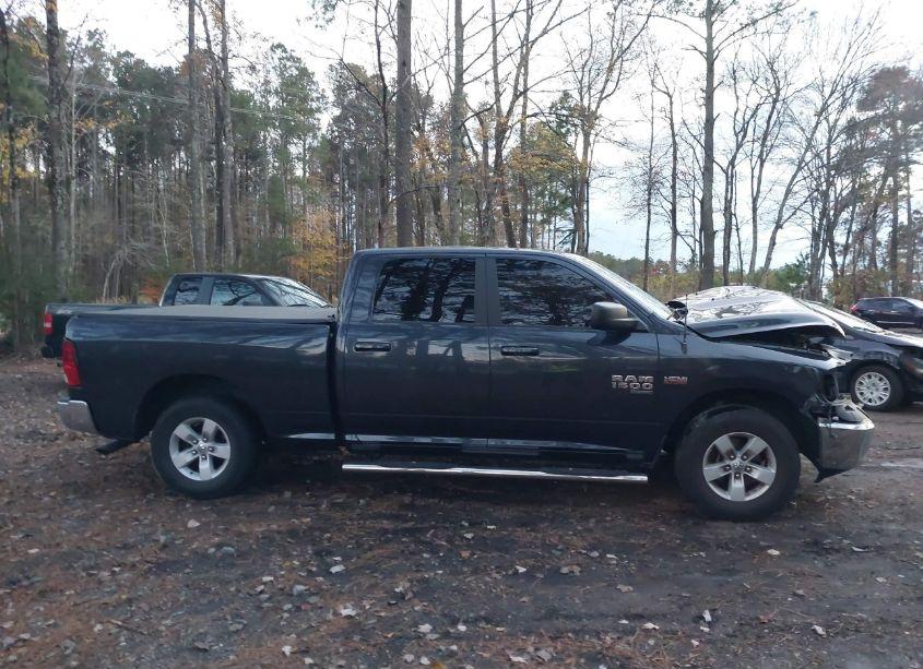 Photo 14 of 2019 Ram 1500 CLASSIC SLT 4X2 6'4 BOX (VIN 1C6RR6TT6KS711416)