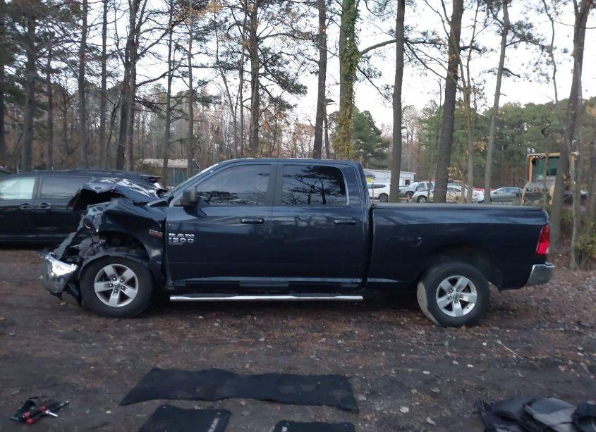 Photo 15 of 2019 Ram 1500 CLASSIC SLT 4X2 6'4 BOX (VIN 1C6RR6TT6KS711416)