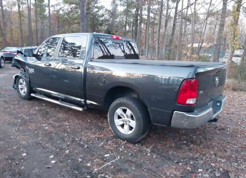 Photo 3 of 2019 Ram 1500 CLASSIC SLT 4X2 6'4 BOX (VIN 1C6RR6TT6KS711416)