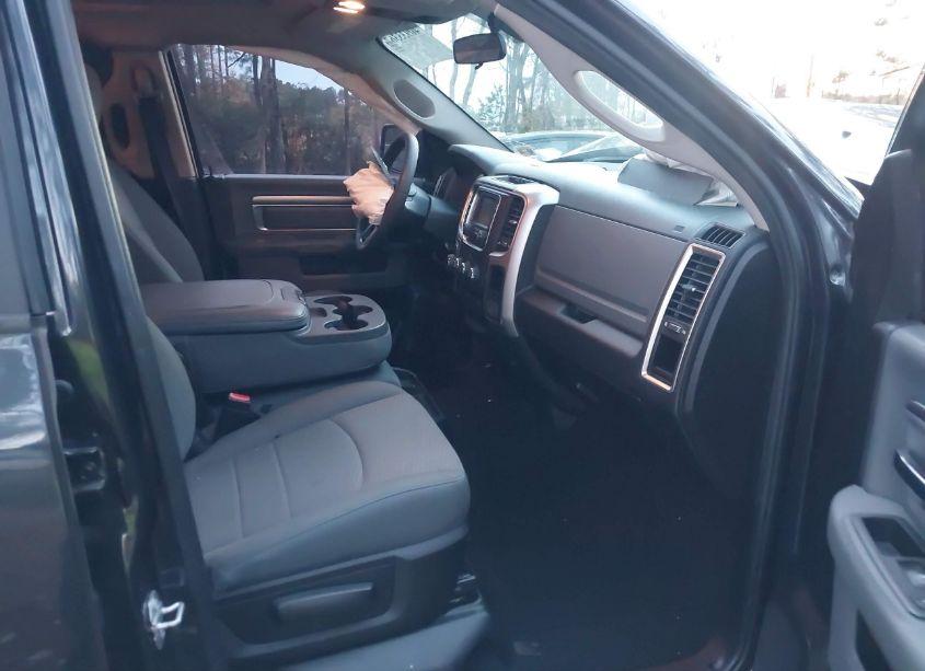 Photo 5 of 2019 Ram 1500 CLASSIC SLT 4X2 6'4 BOX (VIN 1C6RR6TT6KS711416)