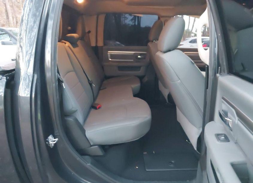 Photo 8 of 2019 Ram 1500 CLASSIC SLT 4X2 6'4 BOX (VIN 1C6RR6TT6KS711416)