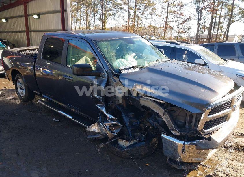 2019 Ram 1500 CLASSIC SLT 4X2 6'4 BOX (VIN 1C6RR6TT6KS722254) main photo