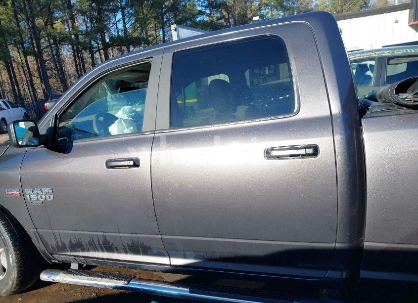 Photo 14 of 2019 Ram 1500 CLASSIC SLT 4X2 6'4 BOX (VIN 1C6RR6TT6KS722254)