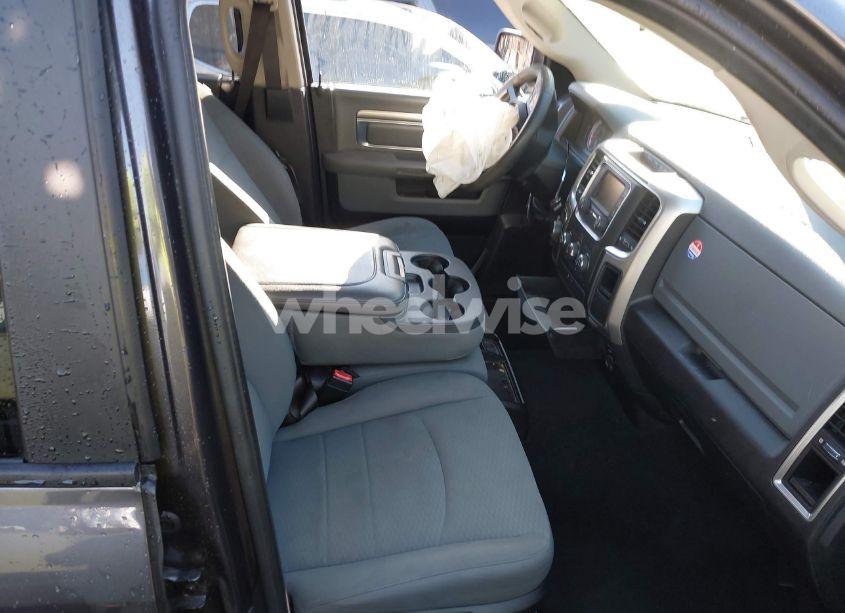 Photo 5 of 2019 Ram 1500 CLASSIC SLT 4X2 6'4 BOX (VIN 1C6RR6TT6KS722254)