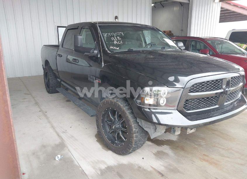 2017 Ram 1500 SLT 4X2 6'4 BOX (VIN 1C6RR6TT7HS775330) main photo