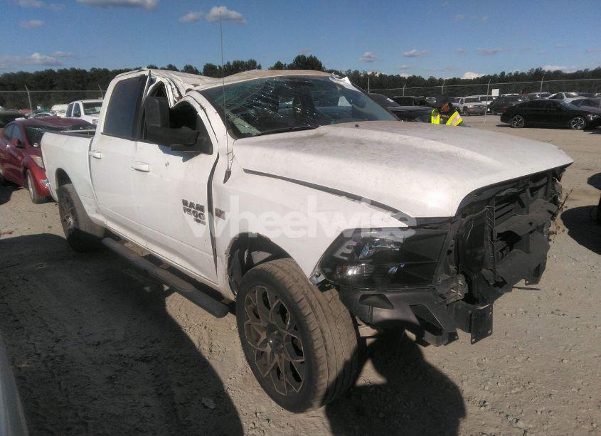 2019 Ram 1500 CLASSIC SLT 4X2 6'4 BOX (VIN 1C6RR6TT7KS572123) main photo