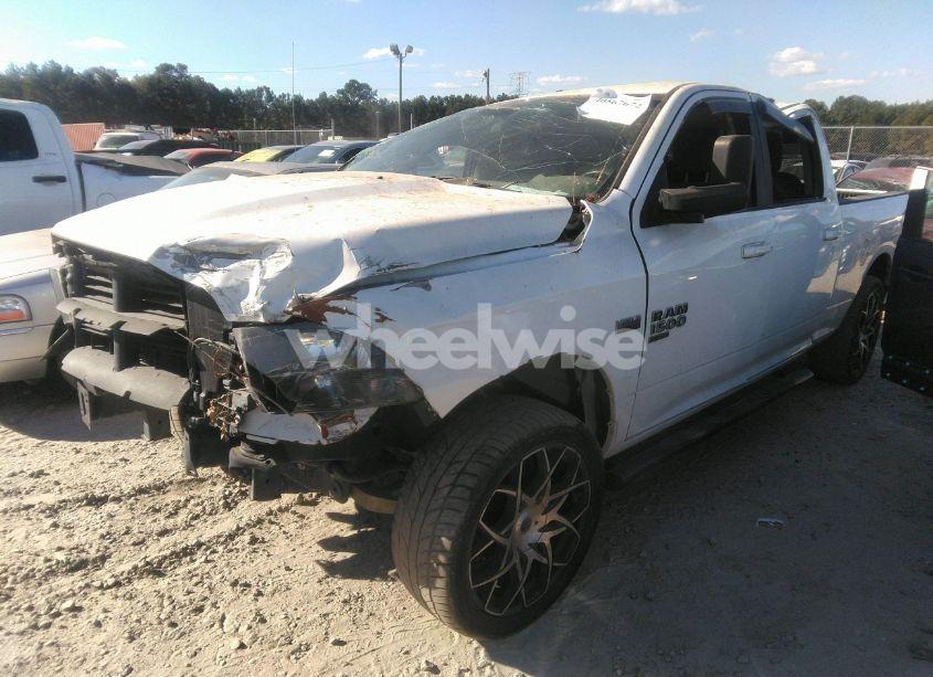 Photo 2 of 2019 Ram 1500 CLASSIC SLT 4X2 6'4 BOX (VIN 1C6RR6TT7KS572123)