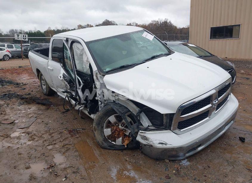 2019 Ram 1500 CLASSIC SLT 4X2 6'4 BOX (VIN 1C6RR6TT8KS584944) main photo