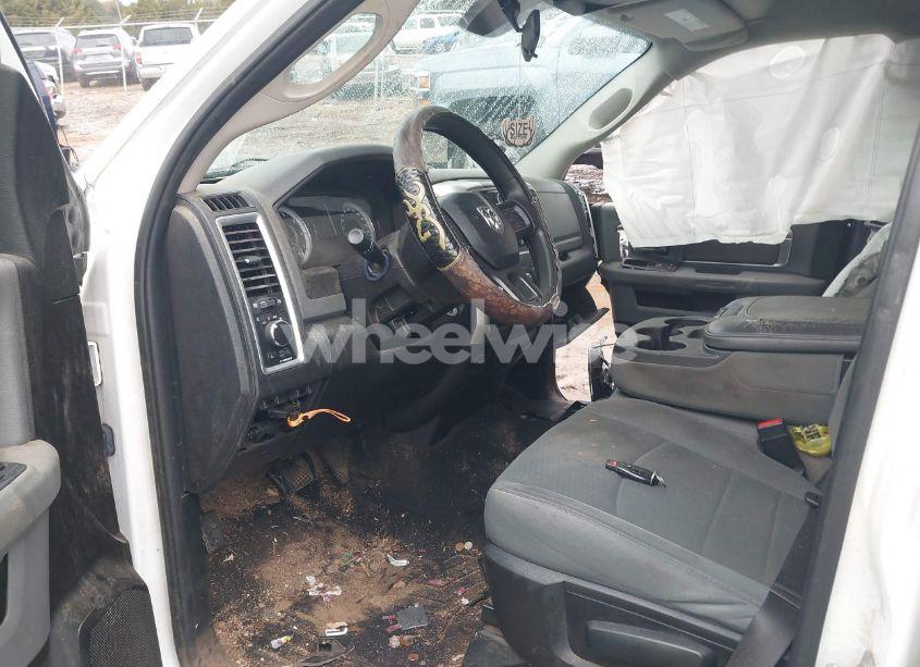 Photo 5 of 2019 Ram 1500 CLASSIC SLT 4X2 6'4 BOX (VIN 1C6RR6TT8KS584944)