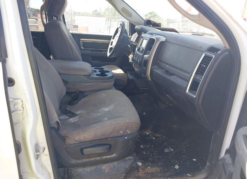 Photo 5 of 2019 Ram 1500 CLASSIC (VIN 1C6RR6TT8KS613083)