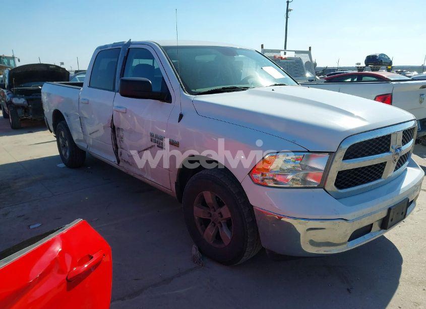 2019 Ram 1500 CLASSIC SLT 4X2 6'4 BOX (VIN 1C6RR6TT9KS561561) main photo