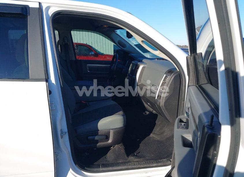 Photo 5 of 2019 Ram 1500 CLASSIC BIG HORN 4X2 6'4 BOX (VIN 1C6RR6TT9KS585035)