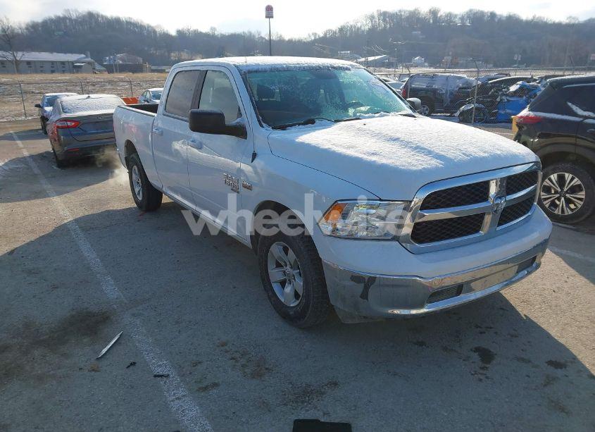 2019 Ram 1500 CLASSIC SLT 4X2 6'4 BOX (VIN 1C6RR6TTXKS643976) main photo