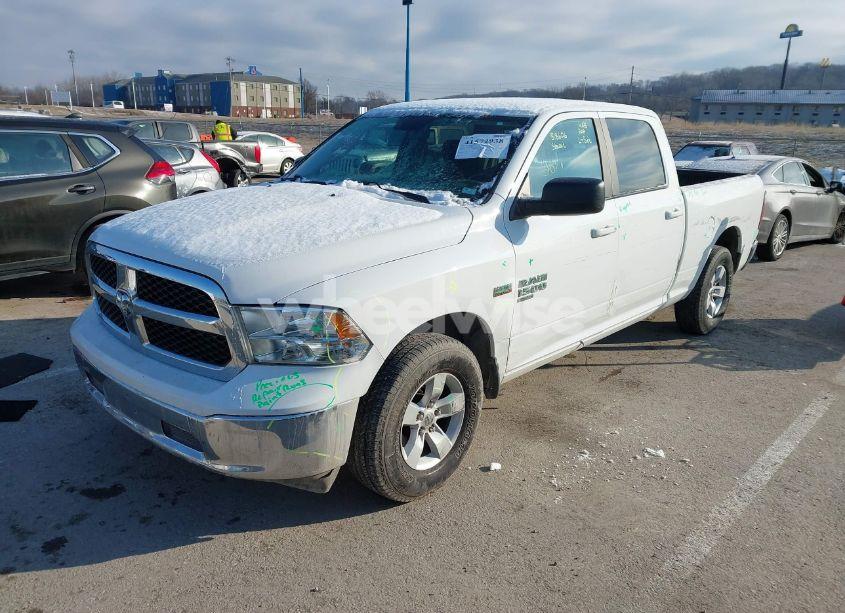 Photo 2 of 2019 Ram 1500 CLASSIC SLT 4X2 6'4 BOX (VIN 1C6RR6TTXKS643976)