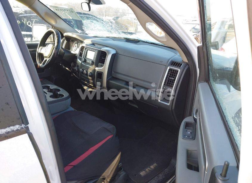 Photo 5 of 2019 Ram 1500 CLASSIC SLT 4X2 6'4 BOX (VIN 1C6RR6TTXKS643976)