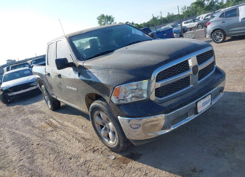 2018 Ram 1500 TRADESMAN QUAD CAB 4X4 6'4 BOX (VIN 1C6RR7FG0JS215661) main photo