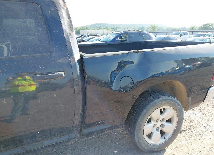 Photo 6 of 2018 Ram 1500 TRADESMAN QUAD CAB 4X4 6'4 BOX (VIN 1C6RR7FG0JS215661)