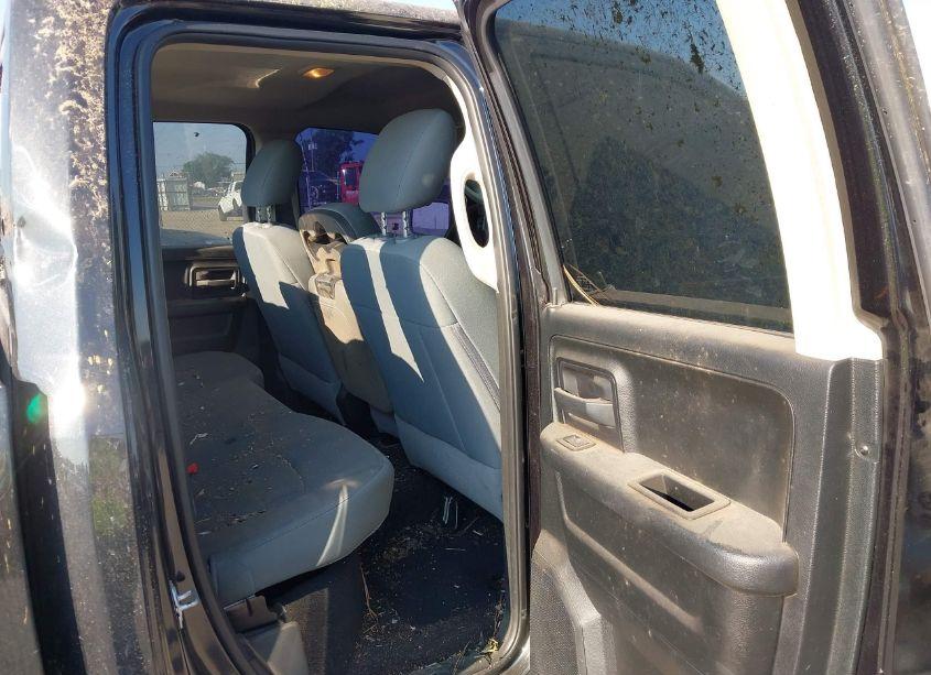 Photo 8 of 2018 Ram 1500 TRADESMAN QUAD CAB 4X4 6'4 BOX (VIN 1C6RR7FG0JS215661)