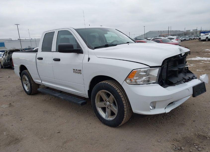 2018 Ram 1500 EXPRESS 4X4 6'4 BOX (VIN 1C6RR7FG0JS220360) main photo