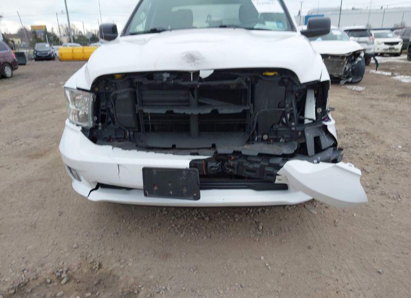 Photo 12 of 2018 Ram 1500 EXPRESS 4X4 6'4 BOX (VIN 1C6RR7FG0JS220360)