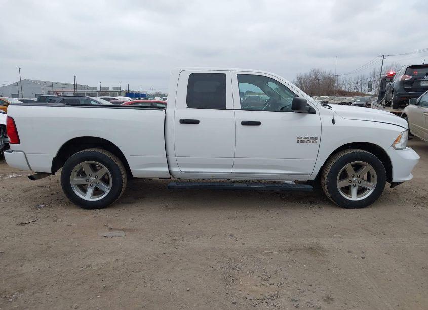 Photo 13 of 2018 Ram 1500 EXPRESS 4X4 6'4 BOX (VIN 1C6RR7FG0JS220360)