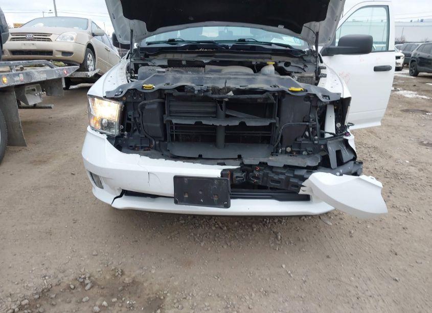 Photo 6 of 2018 Ram 1500 EXPRESS 4X4 6'4 BOX (VIN 1C6RR7FG0JS220360)