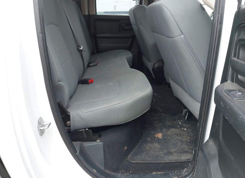 Photo 8 of 2018 Ram 1500 EXPRESS 4X4 6'4 BOX (VIN 1C6RR7FG0JS220360)