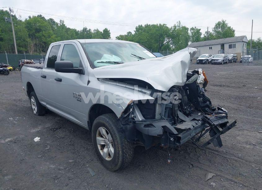 2019 Ram 1500 CLASSIC EXPRESS 4X4 6'4 BOX (VIN 1C6RR7FG0KS506159) main photo