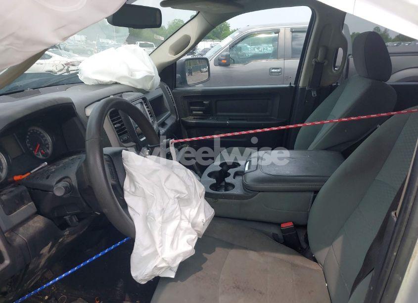 Photo 5 of 2019 Ram 1500 CLASSIC EXPRESS 4X4 6'4 BOX (VIN 1C6RR7FG0KS506159)