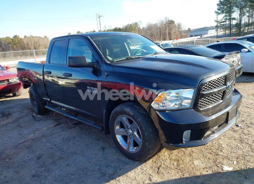 2018 Ram 1500 EXPRESS 4X4 6'4 BOX (VIN 1C6RR7FG1JS113902) main photo