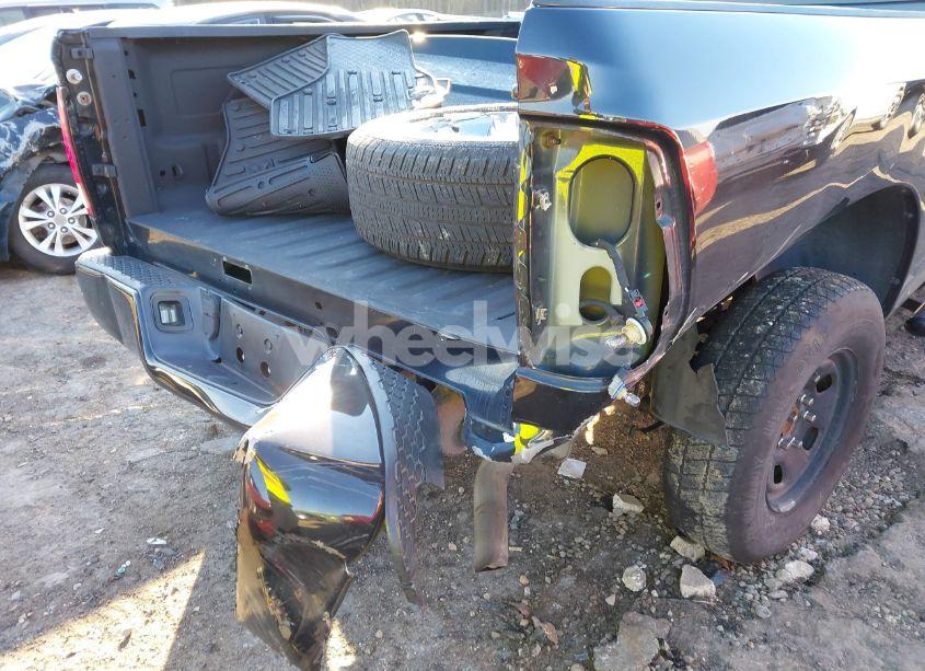 Photo 6 of 2018 Ram 1500 EXPRESS 4X4 6'4 BOX (VIN 1C6RR7FG1JS113902)