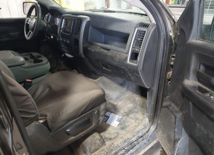 Photo 5 of 2018 Ram 1500 TRADESMAN 4X4 6'4 BOX (VIN 1C6RR7FG1JS282110)