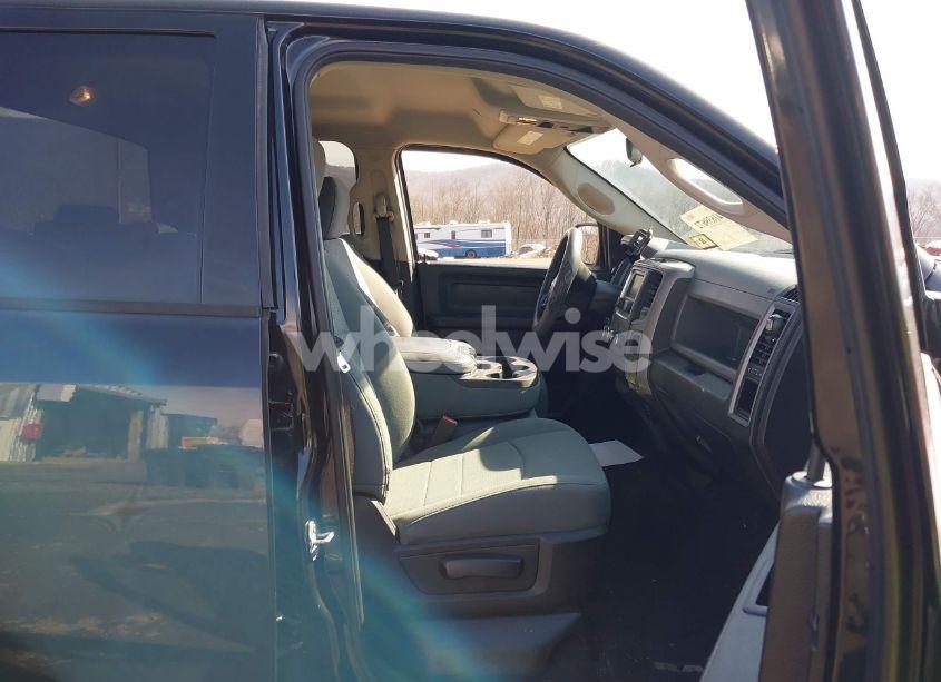 Photo 5 of 2018 Ram 1500 EXPRESS 4X4 6'4 BOX (VIN 1C6RR7FG1JS327742)