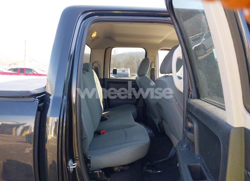 Photo 8 of 2018 Ram 1500 EXPRESS 4X4 6'4 BOX (VIN 1C6RR7FG1JS327742)