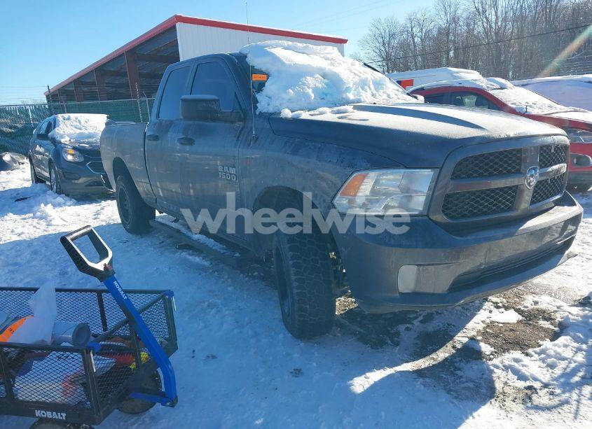 2019 Ram 1500 CLASSIC (VIN 1C6RR7FG1KS646916) main photo