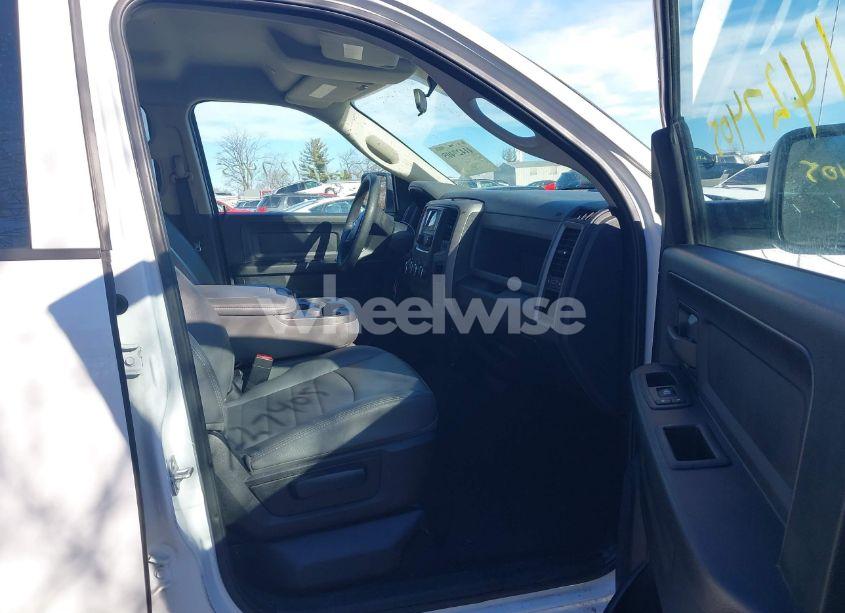 Photo 5 of 2017 Ram 1500 EXPRESS 4X4 6'4 BOX (VIN 1C6RR7FG2HS852044)