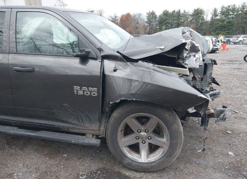 Photo 16 of 2018 Ram 1500 EXPRESS 4X4 6'4 BOX (VIN 1C6RR7FG2JS188947)