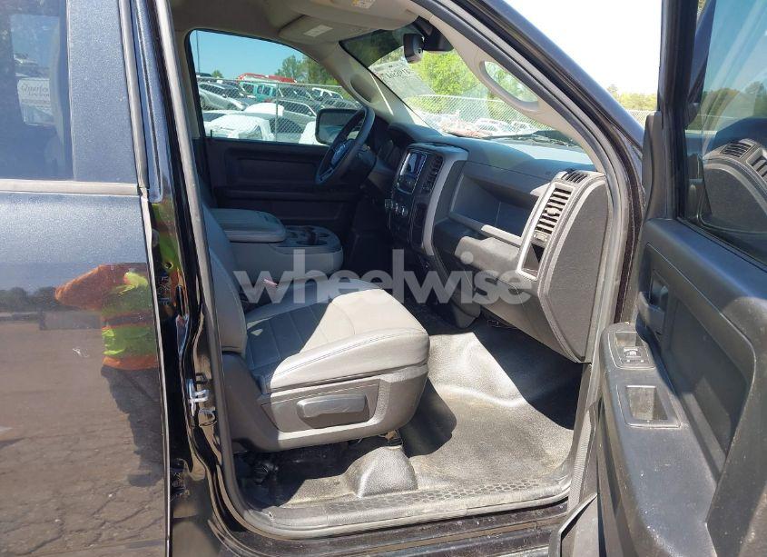 Photo 5 of 2018 Ram 1500 TRADESMAN 4X4 6'4 BOX (VIN 1C6RR7FG2JS331802)