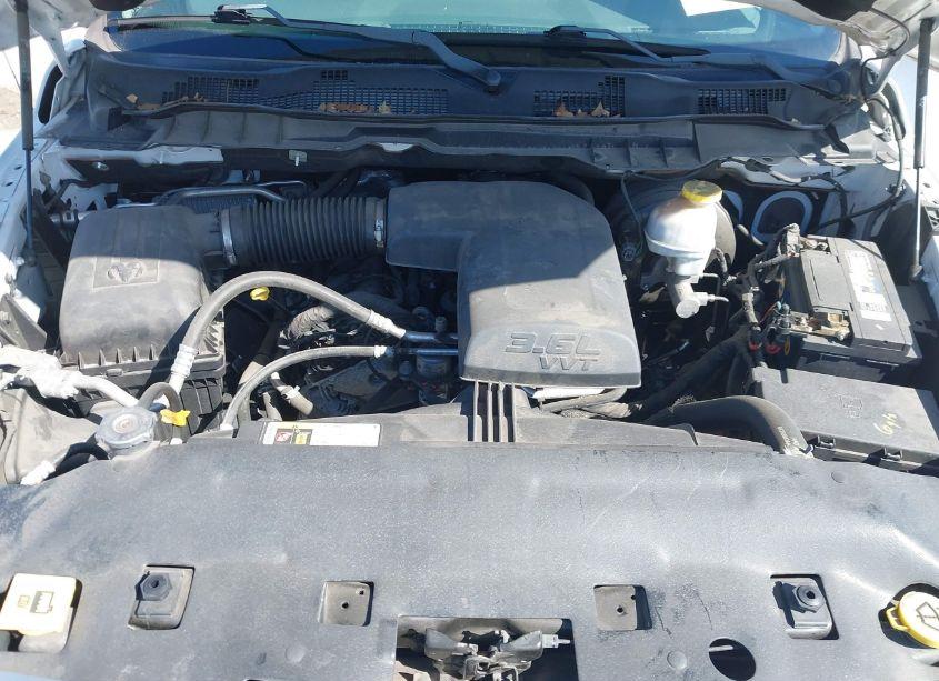 Photo 10 of 2019 Ram 1500 CLASSIC TRADESMAN QUAD CAB 4X4 6'4 BOX (VIN 1C6RR7FG2KS652837)