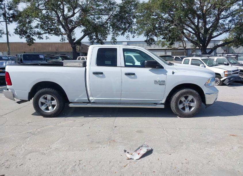 Photo 13 of 2019 Ram 1500 CLASSIC TRADESMAN QUAD CAB 4X4 6'4 BOX (VIN 1C6RR7FG2KS652837)