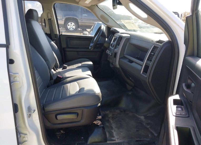 Photo 5 of 2019 Ram 1500 CLASSIC TRADESMAN QUAD CAB 4X4 6'4 BOX (VIN 1C6RR7FG2KS652837)